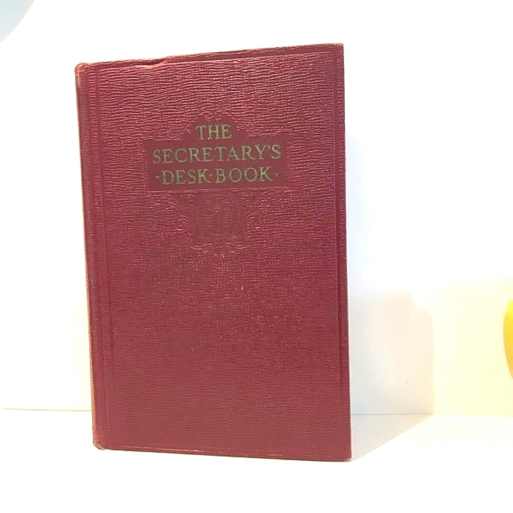 The Secretary’s Desk Book including the Winston Dictionary - Picture 2 of 7